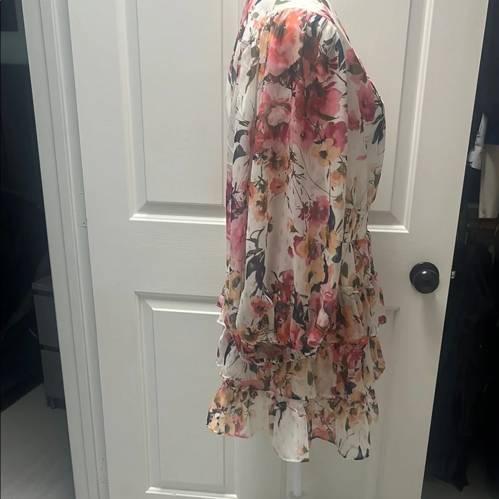 Floral V-Neck Ruffle Top - Picture 4 of 5